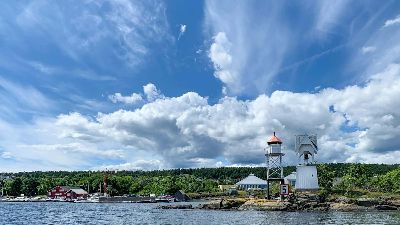 Kystmiljø med sjømerker ved Langesund